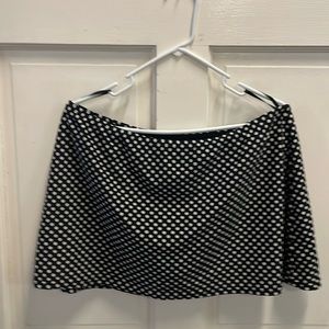 Suit Yourself! Hip hider black and white polkadot swim skirt, size 18W.
